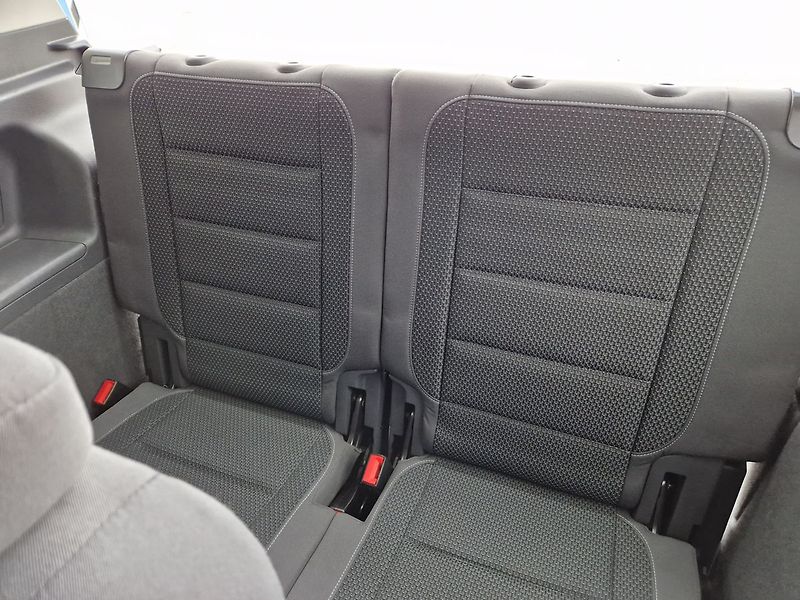 Volkswagen Touran Comfortline 1.2 TSI 7 míst - fotka 12 z 35