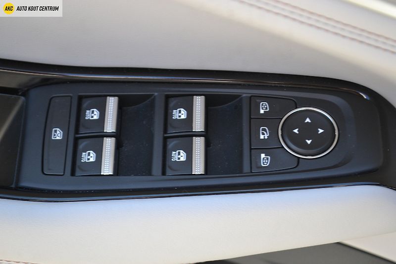 Renault Espace ICONIC E-TECH FULL HYBRID 200k - fotka 67 z 73