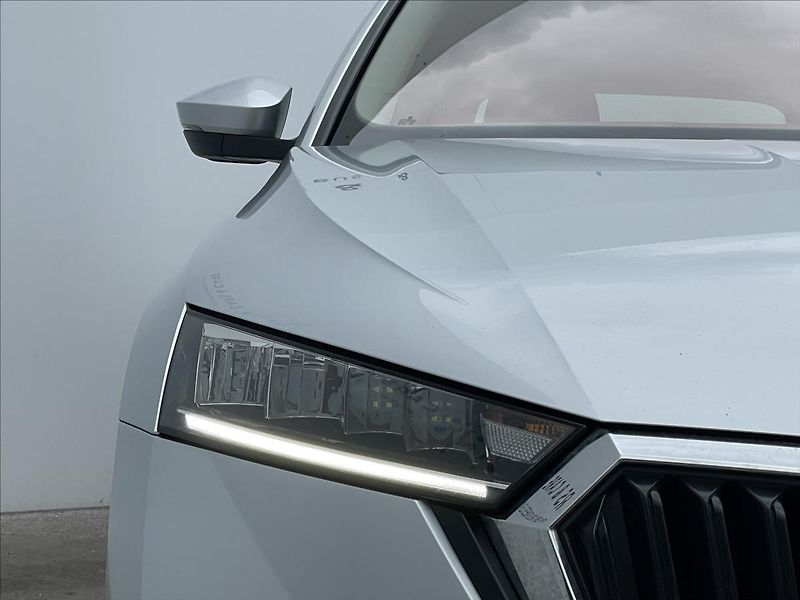 Škoda Octavia 2,0 TDI Combi Ambition Plus - fotka 21 z 24