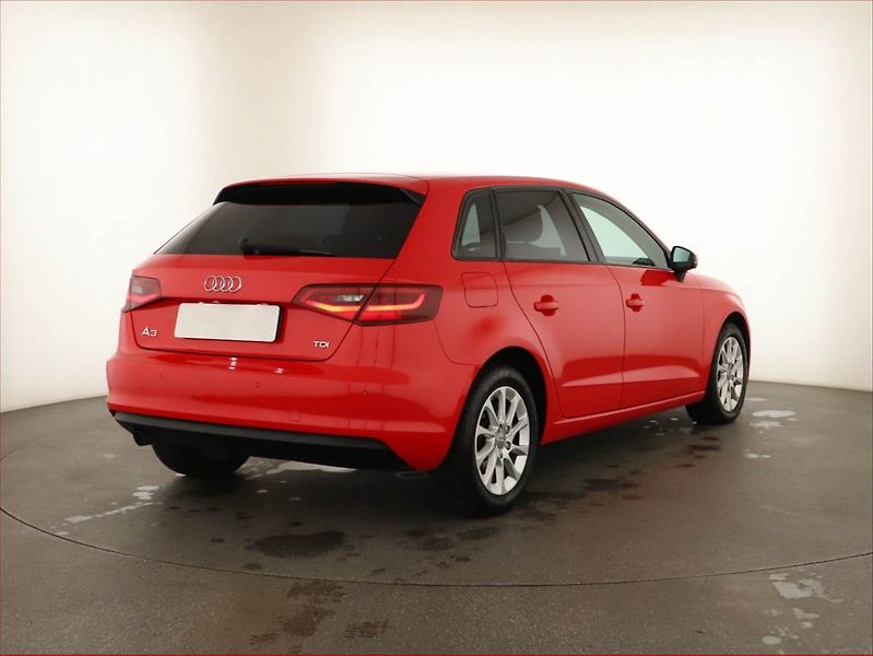 Audi A3 (2016) 1.6 TDI, Navi, Bi-Xenony - fotka 5 z 13
