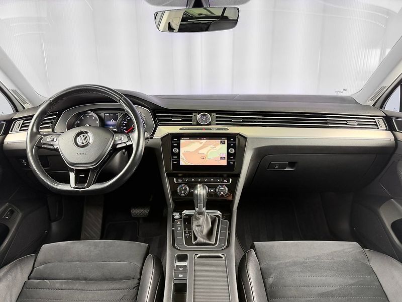 Volkswagen Passat 2.0TSI 200KW DSG 4MOTION R-LIN - fotka 11 z 28