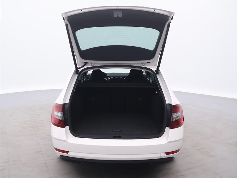 Škoda Octavia 1,5 TSI 110kW DSG Style LED - fotka 9 z 29