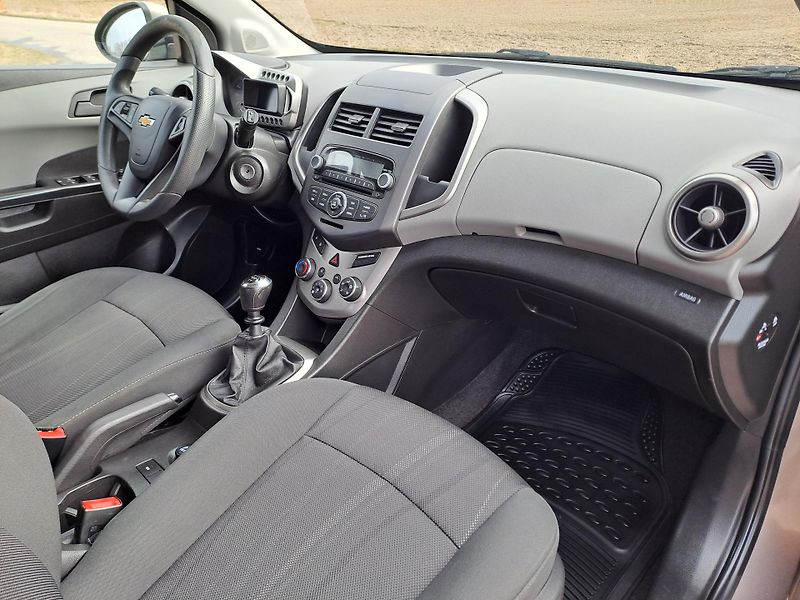 Chevrolet Aveo (2013) 1.2 1.MAJITEL 2xKOLA, SERVISKA - fotka 13 z 29