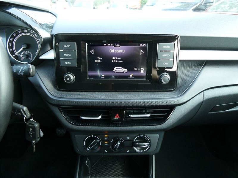 Škoda Fabia 1,0 TSi 70kW závěs,tempomat - fotka 29 z 38