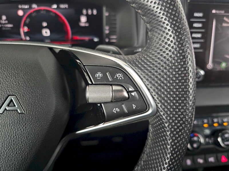 Škoda Karoq (2025) 2.0TDi 110kW 4x4 SPORTLINE WEB - fotka 10 z 34