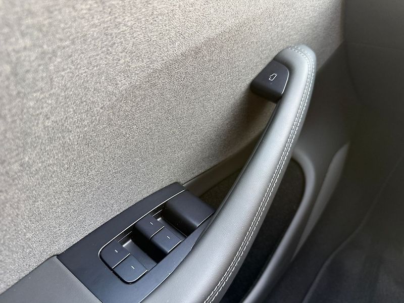 Tesla Model 3 Standart Range Premium / Tažné - fotka 32 z 39