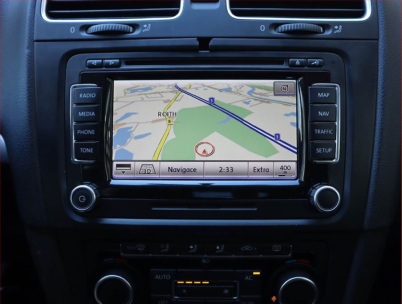 Volkswagen Golf (2011) 1.6 TDI, Automat, Navi - fotka 15 z 16