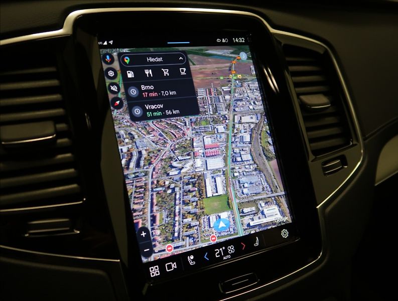 Volvo XC90 2,0 B5 AWD AUT Plus Bright - fotka 27 z 38