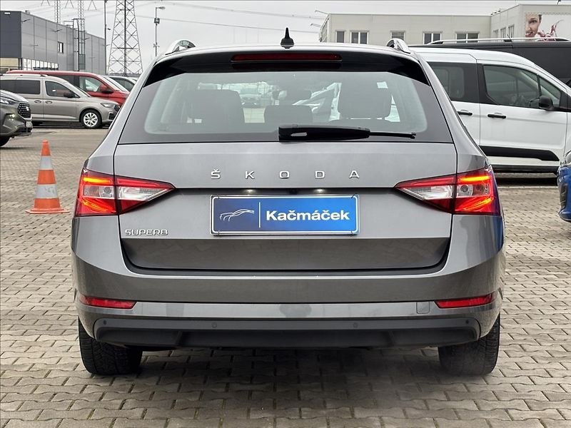 Škoda Superb 2,0 TDI 110kW Style DSG - fotka 4 z 42
