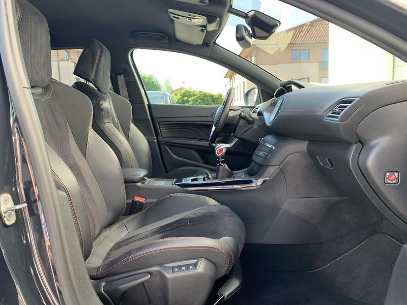 Peugeot 308 GTi 1.6 TURBO 270k - fotka 22 z 23