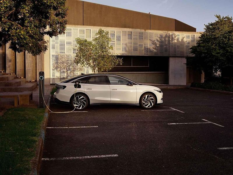 Automobilka Volkswagen odhalila na slavnostní premiéře v Berlíně nový model ID.7.