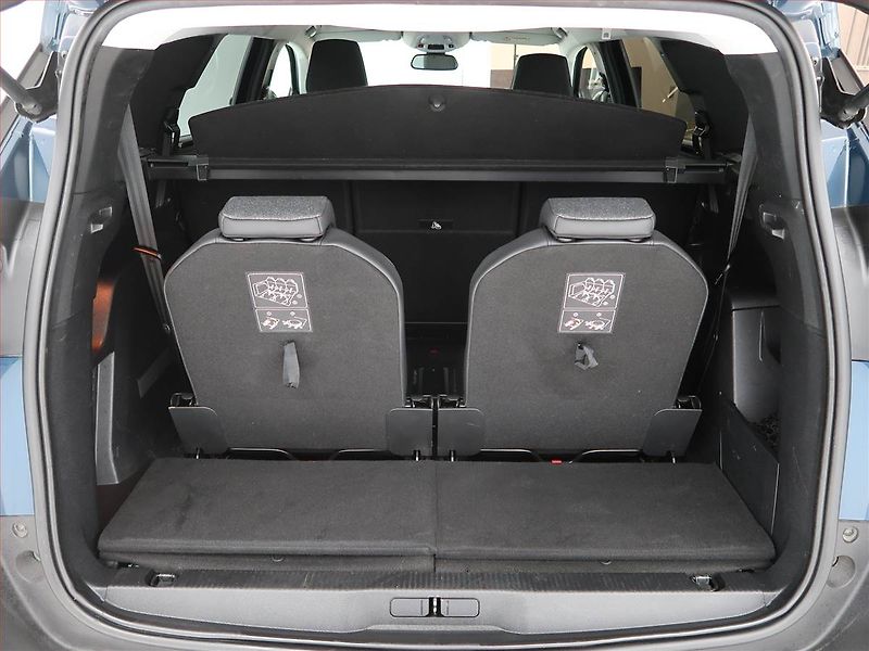 Peugeot 5008 (2022) 1.5 BlueHDi - fotka 22 z 23
