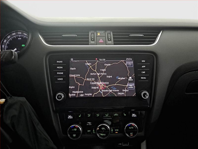 Škoda Octavia (2018) 1.6 TDI, Automat, Navi - fotka 12 z 24
