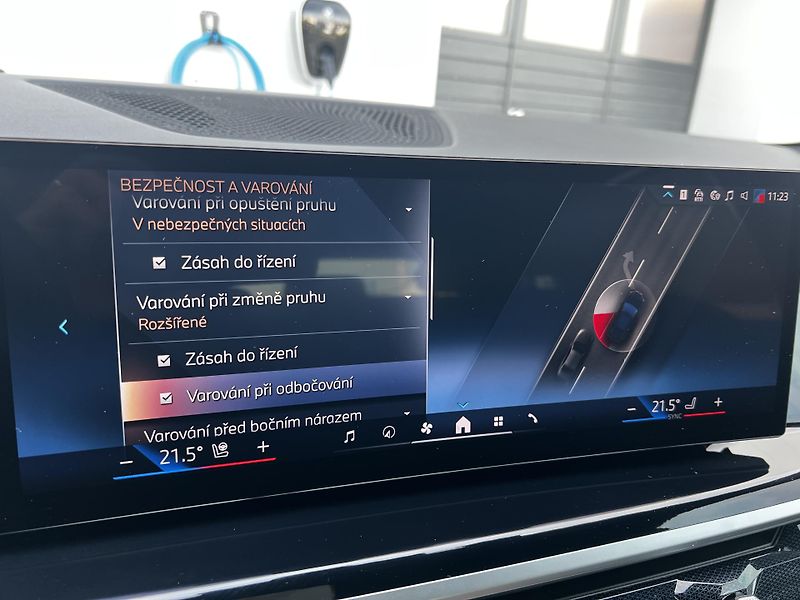 BMW X5 xDrive 30d M-Sport - fotka 25 z 35