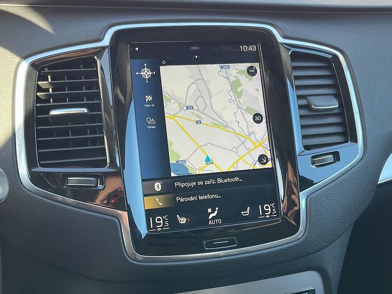 Volvo XC90 Momentum D5 AWD 173kW - fotka 16 z 32