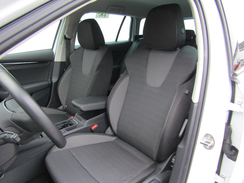 Škoda Octavia IV FL Combi Selection 1.5 TSI - fotka 18 z 30