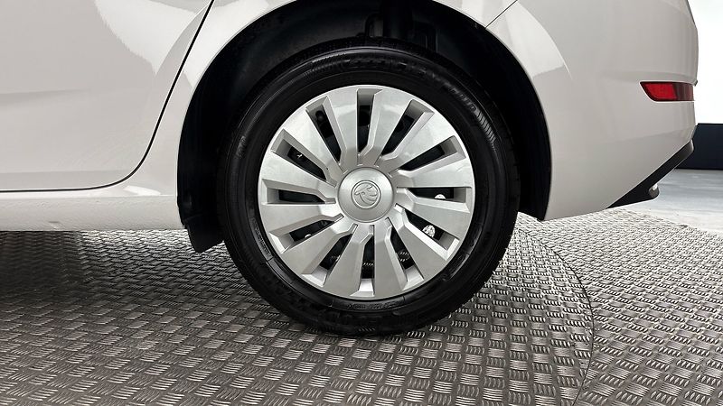 Škoda Scala 1.0 TSI Ambition - fotka 19 z 23