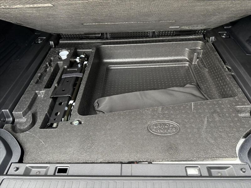 Land Rover Defender (2026) 3,0 110 DYNAMIC SE D250 - fotka 35 z 36