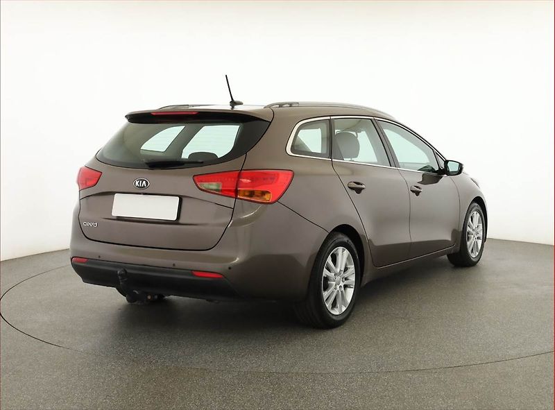Kia Ceed (2014) 1.6 GDI, Navi, Tempomat - fotka 5 z 17