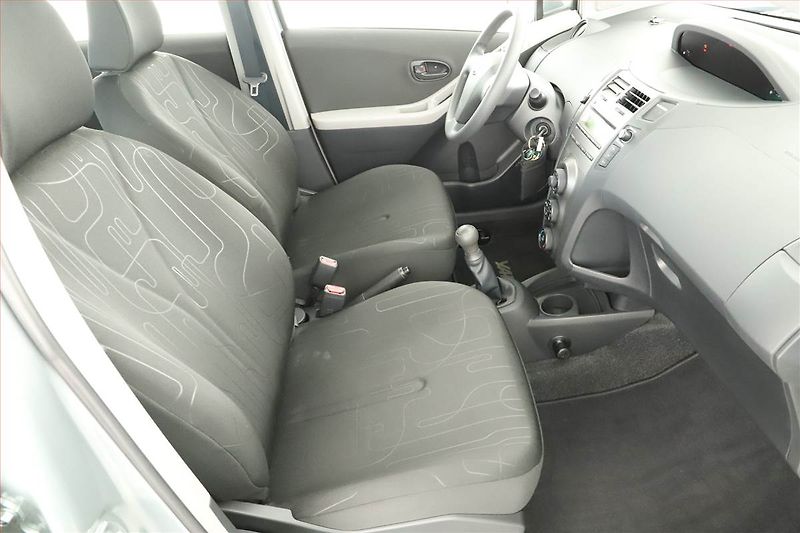 Toyota Yaris (2009) 1.0 VVT-i, ČR,1.maj - fotka 7 z 11