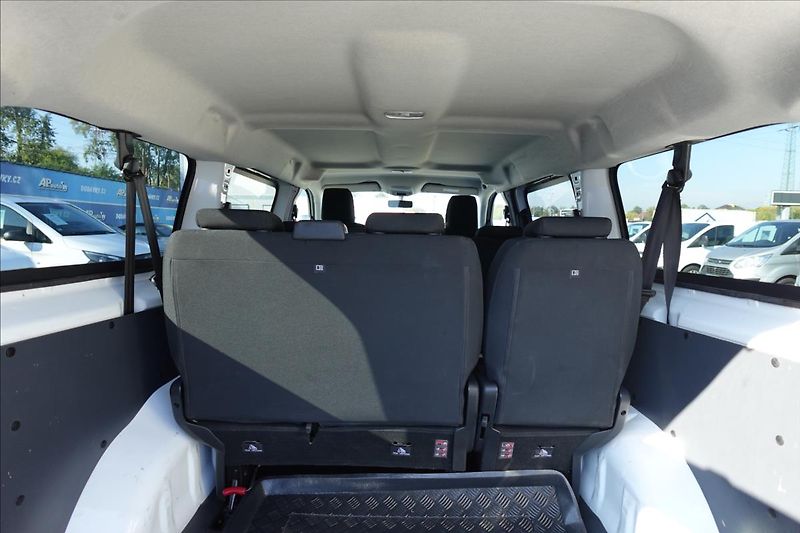 Peugeot Expert 2,0 HDI  Traveller L3H1 8MÍST - fotka 17 z 36