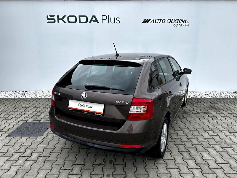 Škoda Rapid (2015) Spaceback 1.2 TSI 81kW MP6 Amb - fotka 2 z 31