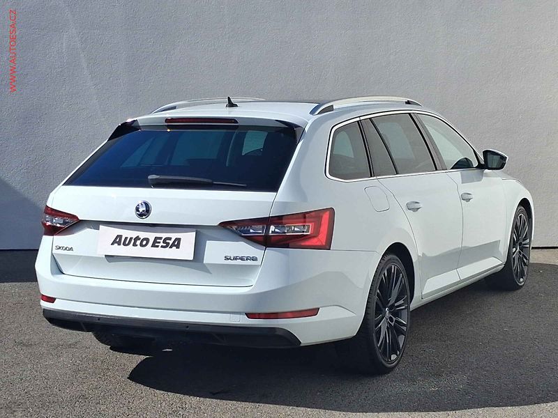 Škoda Superb (2017) 2.0 TDI, 1.maj, DSG, LED - fotka 4 z 18
