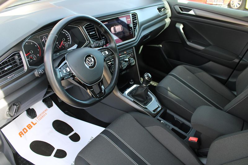 Volkswagen T-Roc (2018) 1.5 TSI KLIMA VÝHŘEV TEMPOMAT - fotka 11 z 21