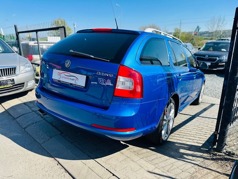 Škoda Octavia (2010) 2.0TDi RS DSG, PO SERVISU - fotka 6 z 16