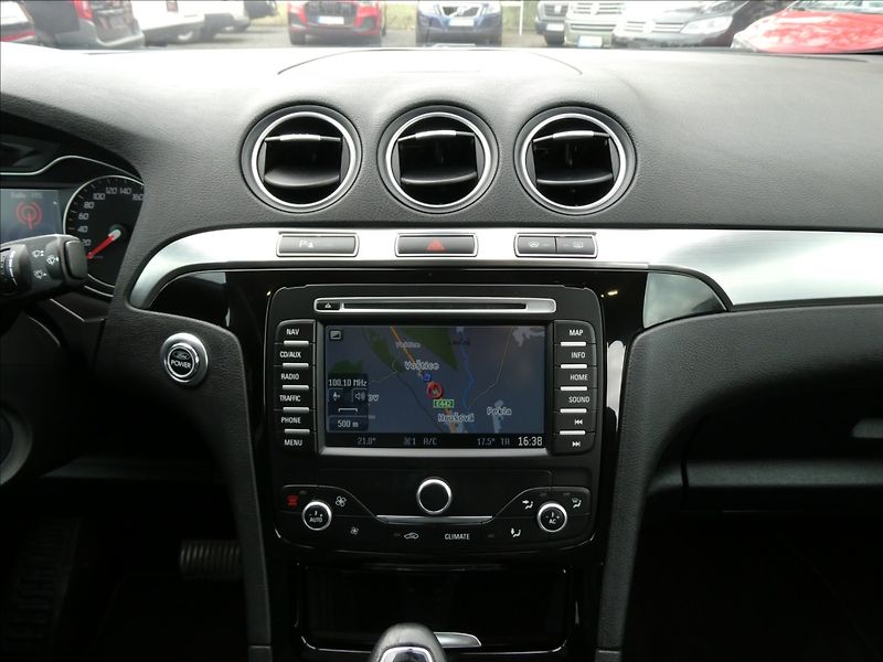 Ford S-MAX 2,0 EcoBoost Titanium,AT,závěs - fotka 30 z 60