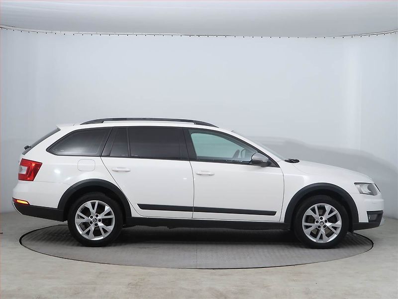 Škoda Octavia (2015) Scout 2.0 TDI, 4X4, Automat - fotka 6 z 14