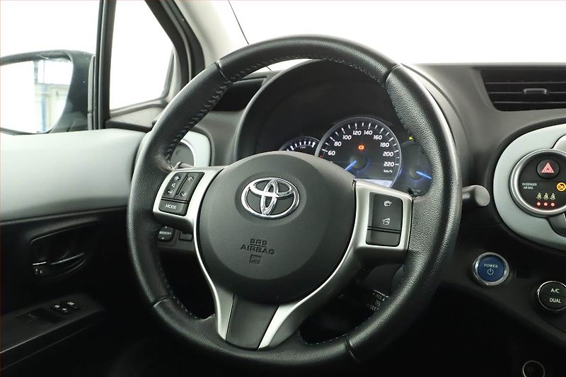 Toyota Yaris (2012) 1.5 Hybrid, Automat, Tempomat - fotka 8 z 14