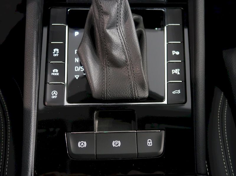 Škoda Superb (2023) LAURIN&KLEMENT 2.0TSI 206KW 4x - fotka 38 z 47