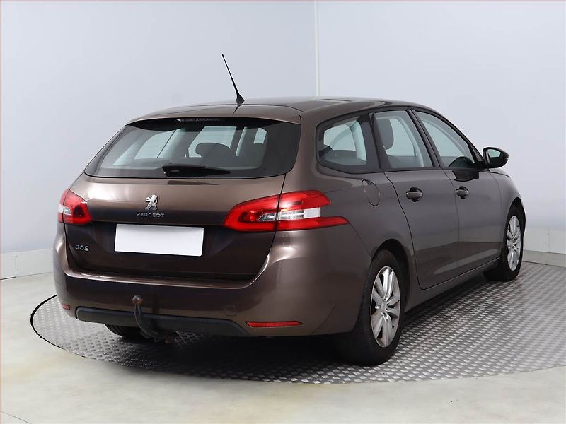 Peugeot 308 (2015) Allure 1.2 e-THP, ČR,1.maj - fotka 5 z 14