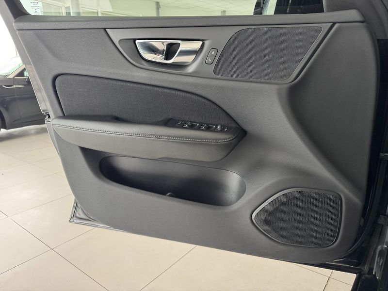 Volvo V60 D3 AUT*110kW*LED*KeyLess*DPH - fotka 27 z 34