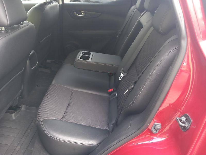 Nissan Qashqai (2014) MAX.VÝBAVA ! PO VELKÉM SERVISE - fotka 14 z 37