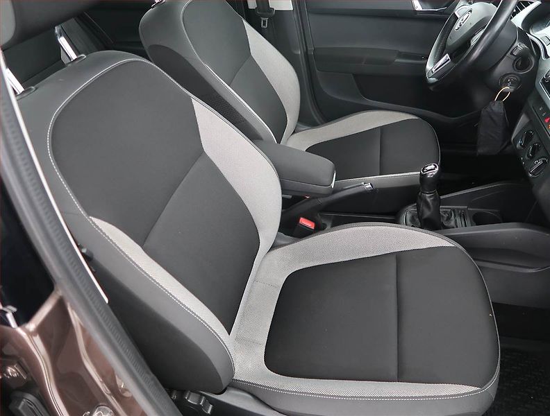 Škoda Fabia (2017) 1.0 TSI, Tempomat - fotka 9 z 15