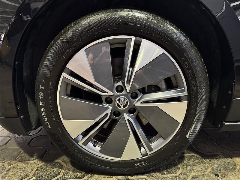 Škoda Enyaq 80 150kW LOFT PANO MATRIX LED - fotka 43 z 45