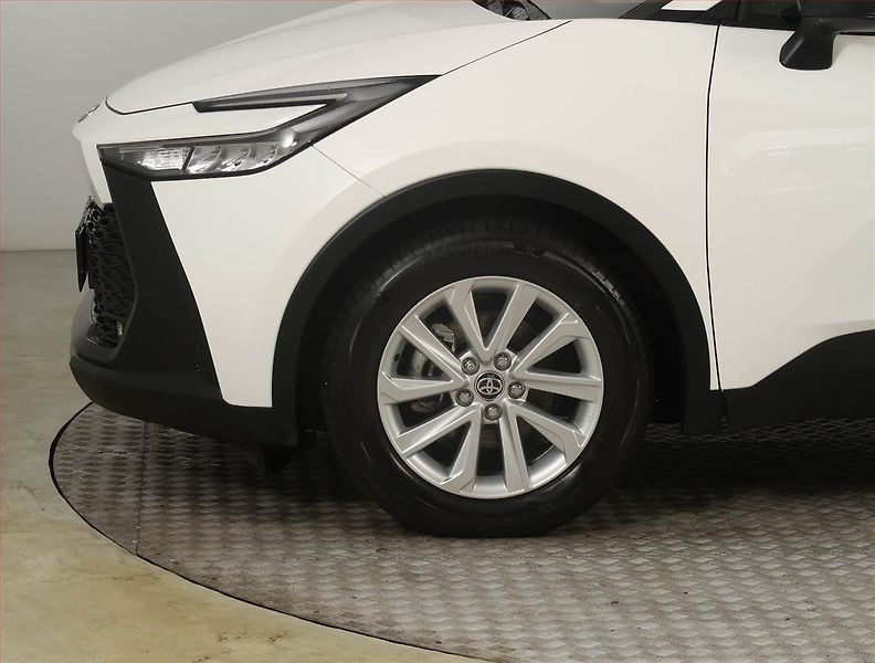 Toyota C-HR (2025) 1.8 Hybrid - fotka 15 z 24