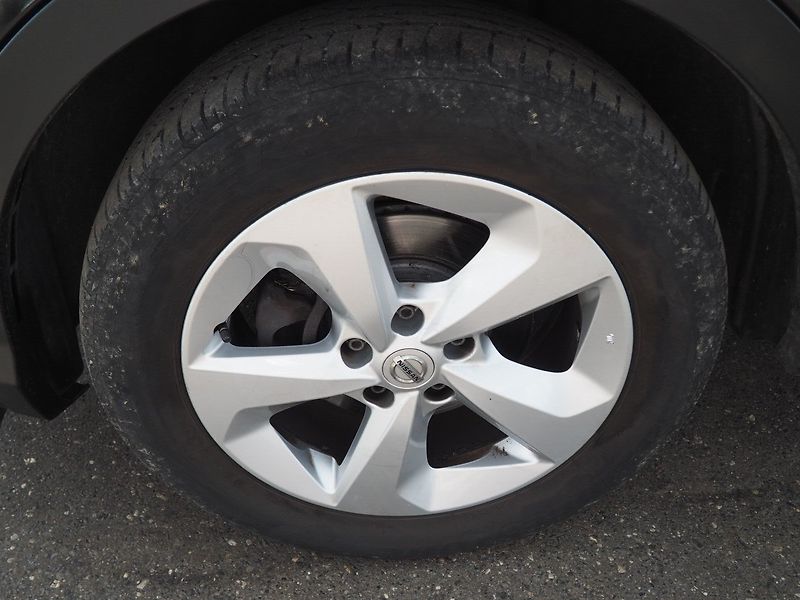 Nissan Qashqai (2019) 1.3 DIG-T 103 kW, 1. Maj ČR - fotka 8 z 34