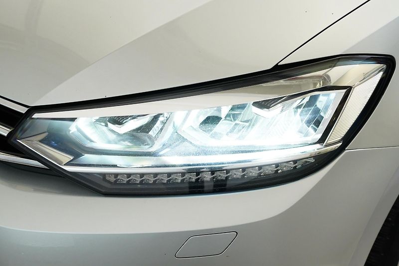 Volkswagen Touran - fotka 9 z 28