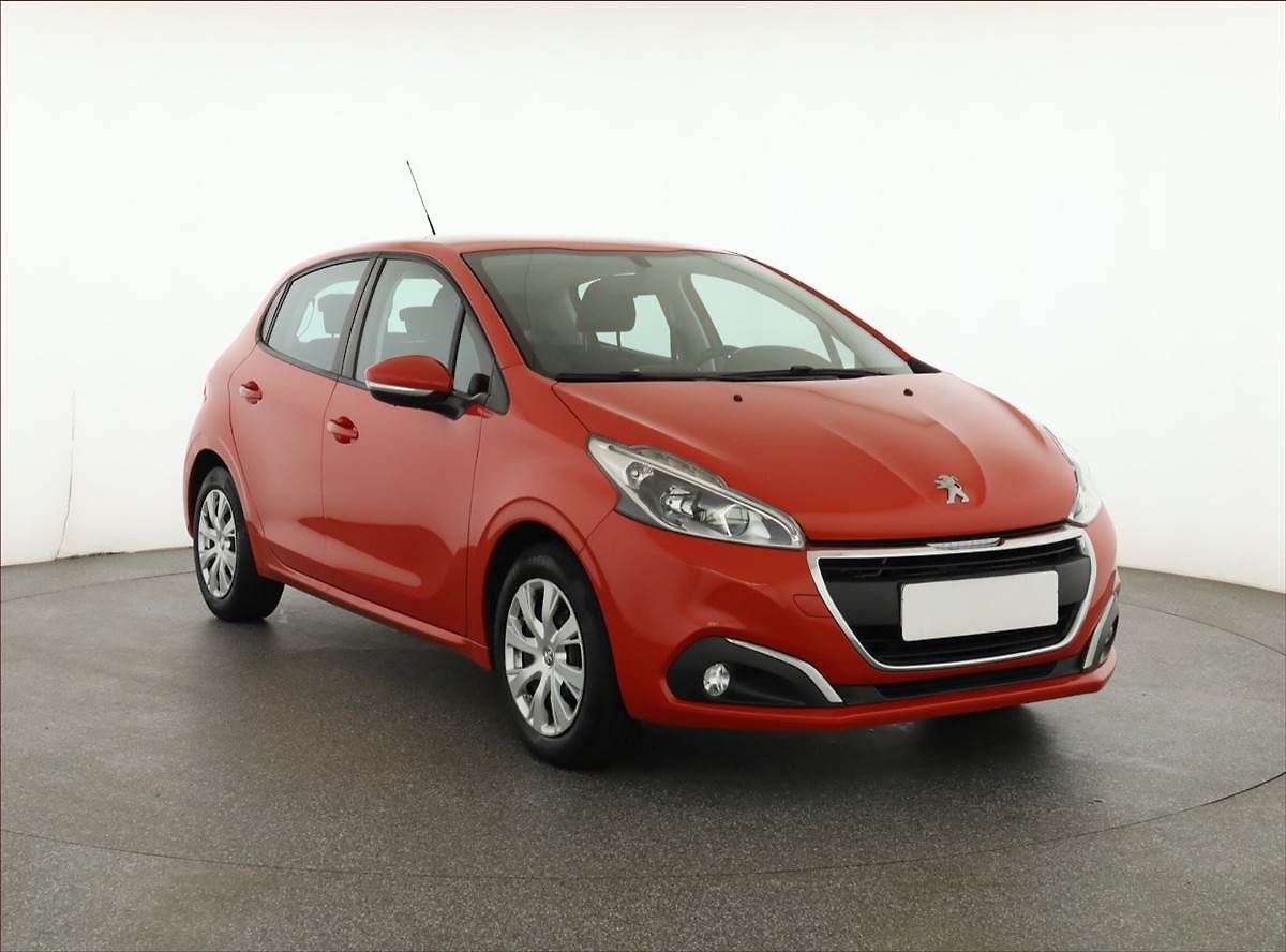 Peugeot 208 1.2 PureTech, ČR,1.maj