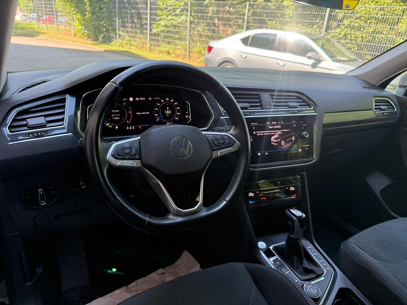 Volkswagen Tiguan Elegance 2.0TDI 147 kW DSG 4x4 - fotka 10 z 25