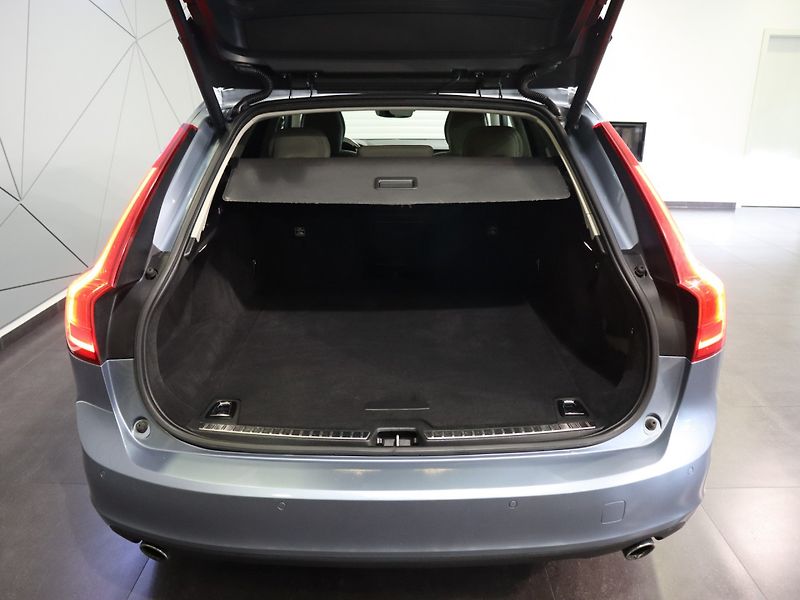 Volvo V90 D5 Momentum 173 kW AWD - fotka 7 z 28