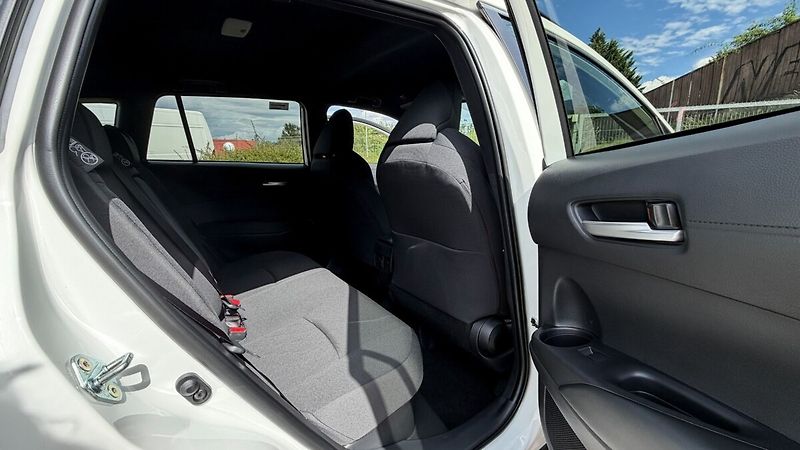 Toyota Corolla Cross 1.8. STYLE SKLADOVÝ VŮZ - fotka 10 z 26
