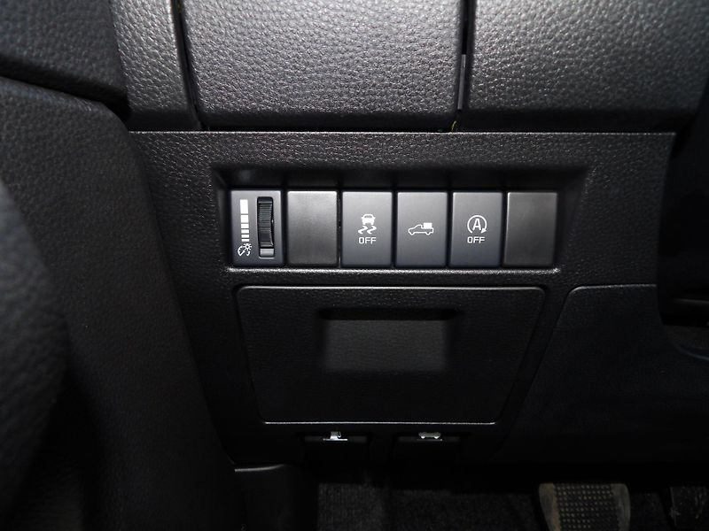 Isuzu D-Max (2026) V-Cross 1.9L 163K 4x4 6st. A/T - fotka 34 z 46