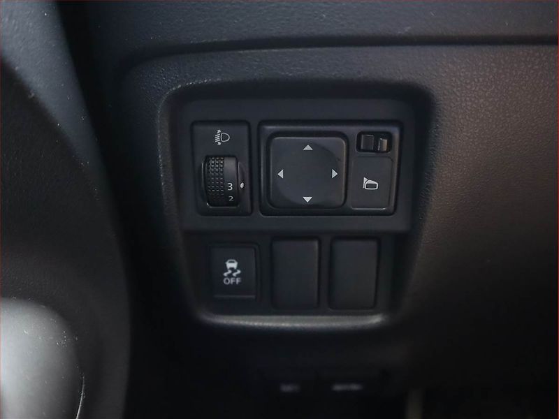 Nissan Juke (2014) 1.6 i, Park. senzory - fotka 16 z 16