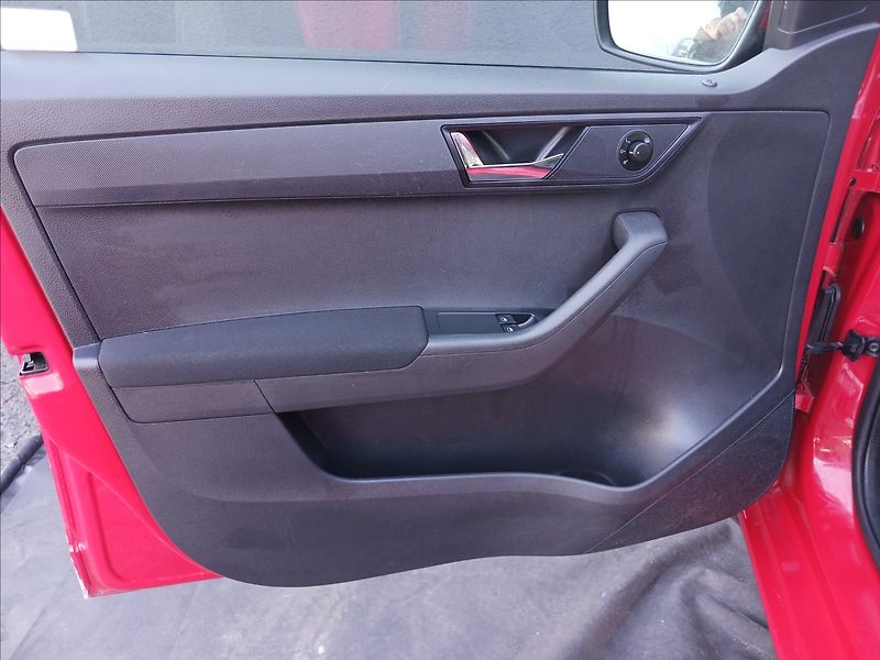 Škoda Fabia 1,2 TSI 66KW KOMBI - fotka 16 z 19