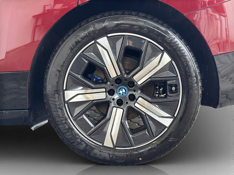 BMW iX xDrive40 Sport Laser 360 ACC T - fotka 5 z 11
