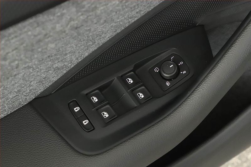 Škoda Superb (2024) 2.0 TDI, Selection, ACC, Tažné - fotka 19 z 22